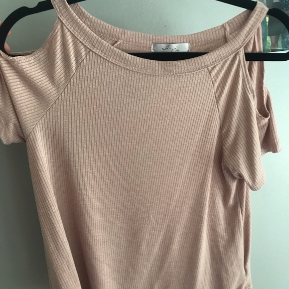 Tops - T-shirt with shoulders cut out!